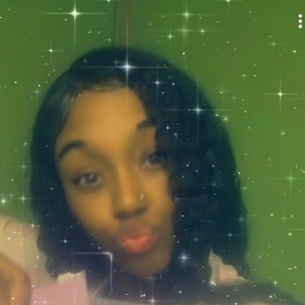 Meet your Posher, Debri'ante